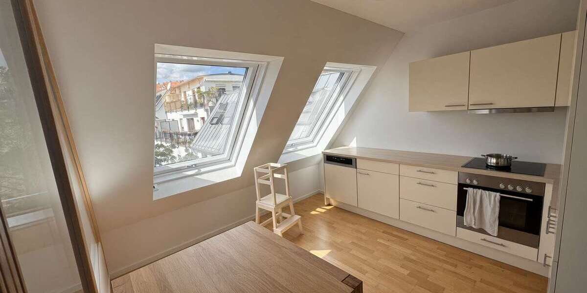 Etagenwohnung Stuttgart Hölderlinplatz - 3 Zimmer, 96 m&sup2;, 1.670&euro; | Angebot:27322383