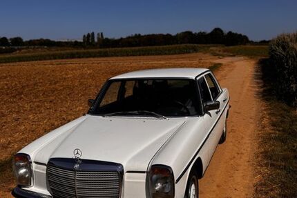 Mercedes-Benz 200 66.666 km 10.500 &euro; Stuttgart 70567