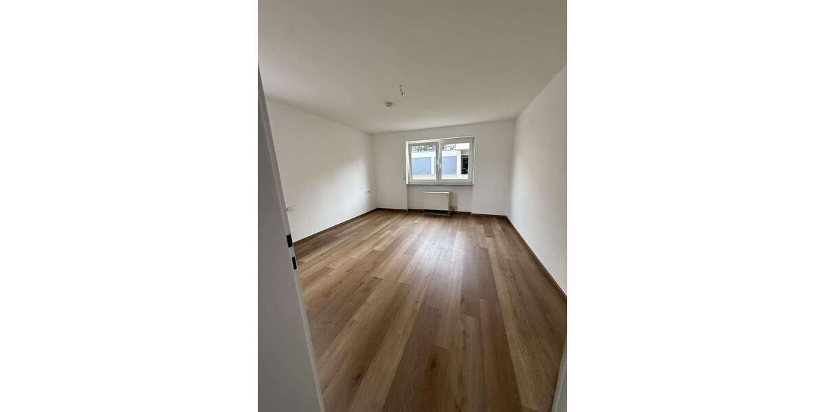 Etagenwohnung Freiberg am Neckar - 4 Zimmer, 91 m&sup2;, 1.500&euro; | Angebot:27300753